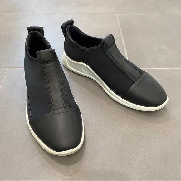 Ecco women's flexure runner slip on sneaker Clearance